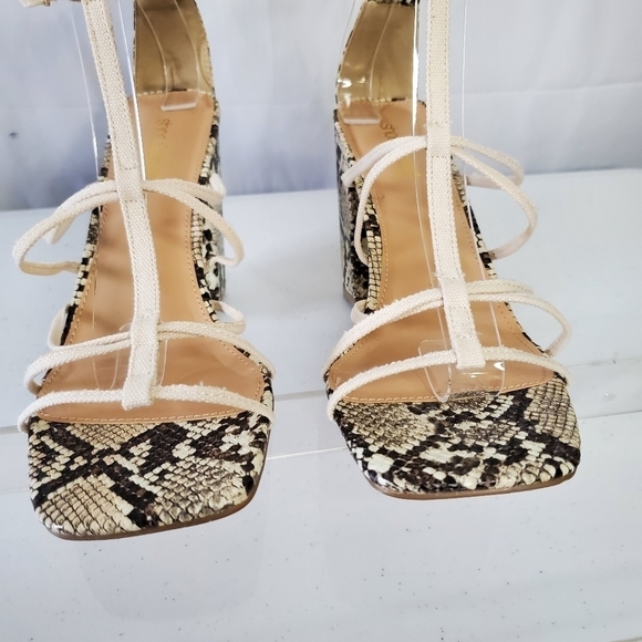 Shoedazzle Belva Strappy Block Heel Sandal Size 10 Snake Print Square Toe - Picture 5 of 13